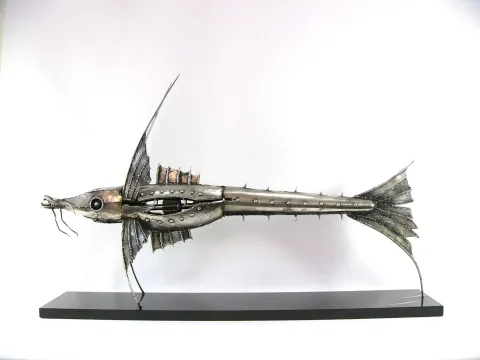 "Tripod Balığı" eseri ÖZER AKTAŞ tarafından 2024 yılında 80x55x15 cm ölçülerinde Metal heykel tekniği ile yapılmıştır.