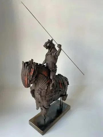 BUĞRA ÖZER — “Agamemnon-II”, 2024 "Agamemnon-II" eseri BUĞRA ÖZER tarafından 2024 yılında 55x18x46 cm ölçülerinde Stoneware seramik çamuru, Serbest elle şekillendirme, 1125°C tekniği ile yapılmıştır.