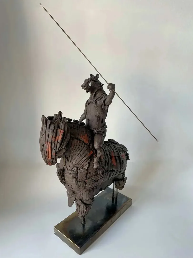 yakınlaştır "Agamemnon-II" eseri BUĞRA ÖZER tarafından 2024 yılında 55x18x46 cm ölçülerinde Stoneware seramik çamuru, Serbest elle şekillendirme, 1125°C tekniği ile yapılmıştır.
