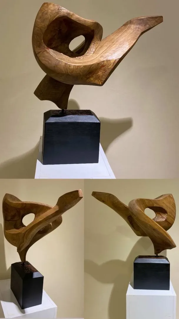 "İsimsiz" eseri AZİMET KARAMAN tarafından 2024 yılında 62x57x25 cm ölçülerinde Ahşap Yontma (zeytin) tekniği ile yapılmıştır.
