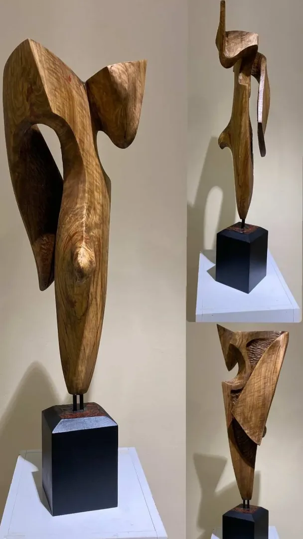 "İsimsiz" eseri AZİMET KARAMAN tarafından 2024 yılında 84x30x19 cm ölçülerinde Ahşap Yontma (zeytin) tekniği ile yapılmıştır.