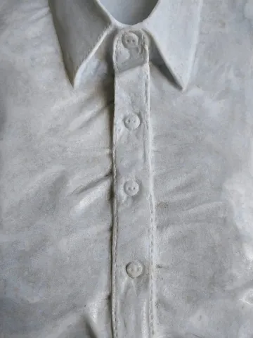 "Bernini'nin Gömleği" eseri ASLIHAN TİRYAKİ tarafından 2023 yılında 44x12x28 cm ölçülerinde Taş Yontu tekniği ile yapılmıştır.