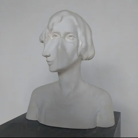 ASLIHAN TİRYAKİ — “Persona”, 2023 "Persona" eseri ASLIHAN TİRYAKİ tarafından 2023 yılında 44x24x47 cm ölçülerinde Alçı tekniği ile yapılmıştır.