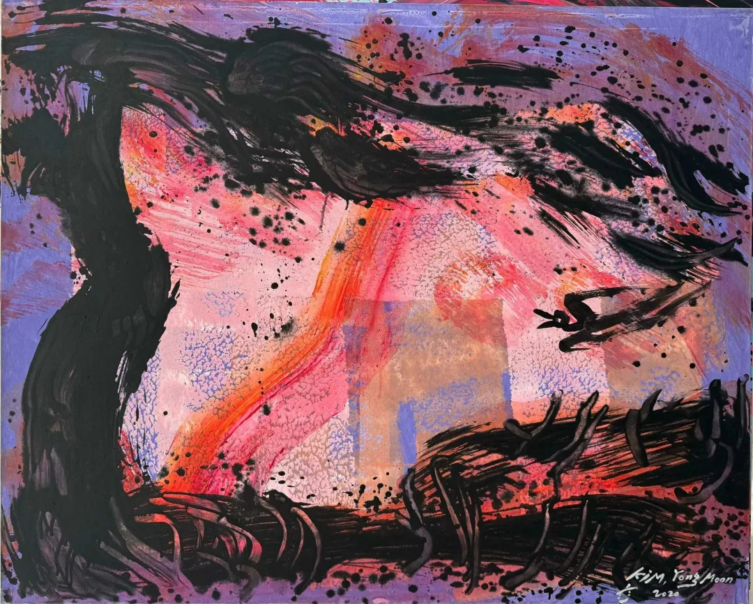 "Ağaçla Günbatımı" eseri KİM YONG MOON tarafından 2020 yılında 131x162 cm ölçülerinde Acrylic Action Painting tekniği ile yapılmıştır.