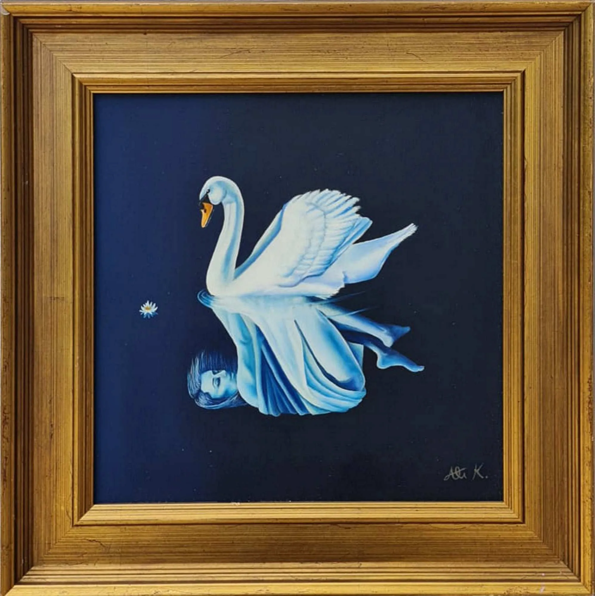 "Kuğu" eseri ALİ FATİH KÜÇÜKOSMANOĞLU tarafından 2015 yılında 25x25 cm ölçülerinde Tuval üzeri karışık teknik tekniği ile yapılmıştır.