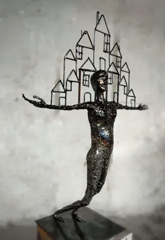 MUSTAFA TUĞRUL — “Yorgun Metropol Serisi”, 2024 "Yorgun Metropol Serisi" eseri MUSTAFA TUĞRUL tarafından 2024 yılında 61x48x23 cm ölçülerinde Metal tekniği ile yapılmıştır.