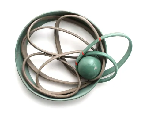 "Temas 1" eseri GÜLİZ KORKMAZ tarafından 2024 yılında 29x36x11 cm ölçülerinde Elle Şekillendirme Stoneware 1200 C° tekniği ile yapılmıştır.