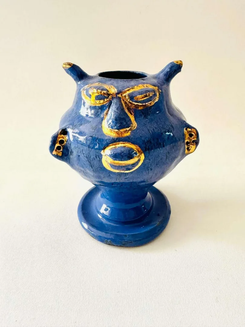 yakınlaştır "Anadolulu 1" eseri KİM YONG MOON tarafından 13x13x17 cm ölçülerinde Yüksek Derece Pişirim ve Altın Yaldız tekniği ile yapılmıştır.