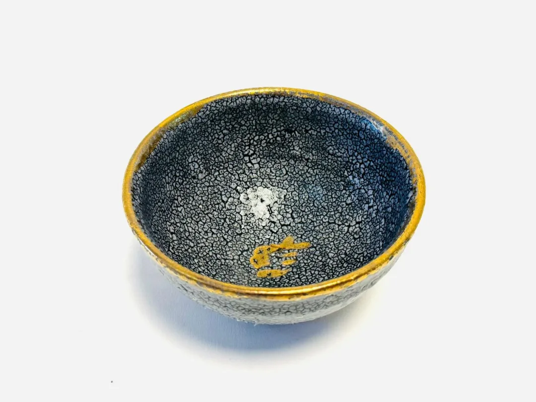 yakınlaştır "Macsabal 3" eseri KİM YONG MOON tarafından 8x14 cm ölçülerinde Yüksek Derece Pişirim ve Altın Yaldız tekniği ile yapılmıştır.