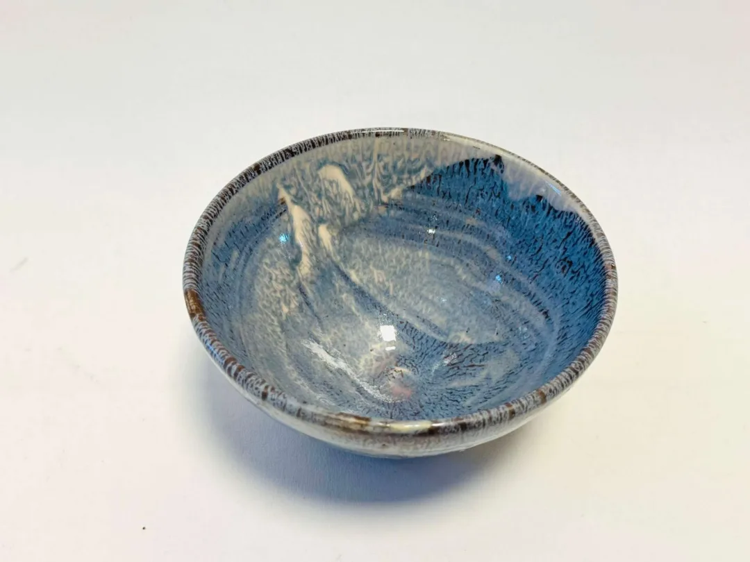 yakınlaştır "Macsabal 4" eseri KİM YONG MOON tarafından 8x14 cm ölçülerinde Yüksek Derece Pişirim ve Altın Yaldız tekniği ile yapılmıştır.