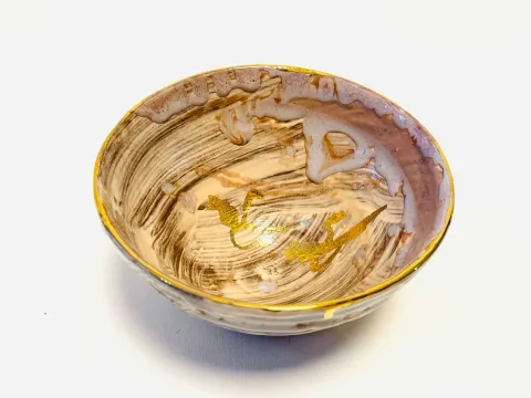"Macsabal 12" eseri KİM YONG MOON tarafından 8x14 cm ölçülerinde Yüksek Derece Pişirim ve Altın Yaldız tekniği ile yapılmıştır.