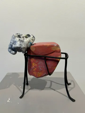 "İsimsiz" eseri KİM YONG MOON tarafından 24x22x14 cm ölçülerinde Yüksek Derece Pişirim, Metal tekniği ile yapılmıştır.