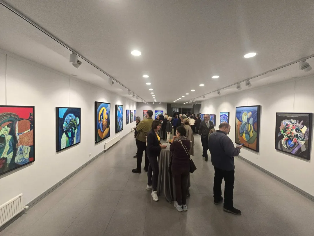 NECMETTİN ÖZLÜ — sergiden görünüm