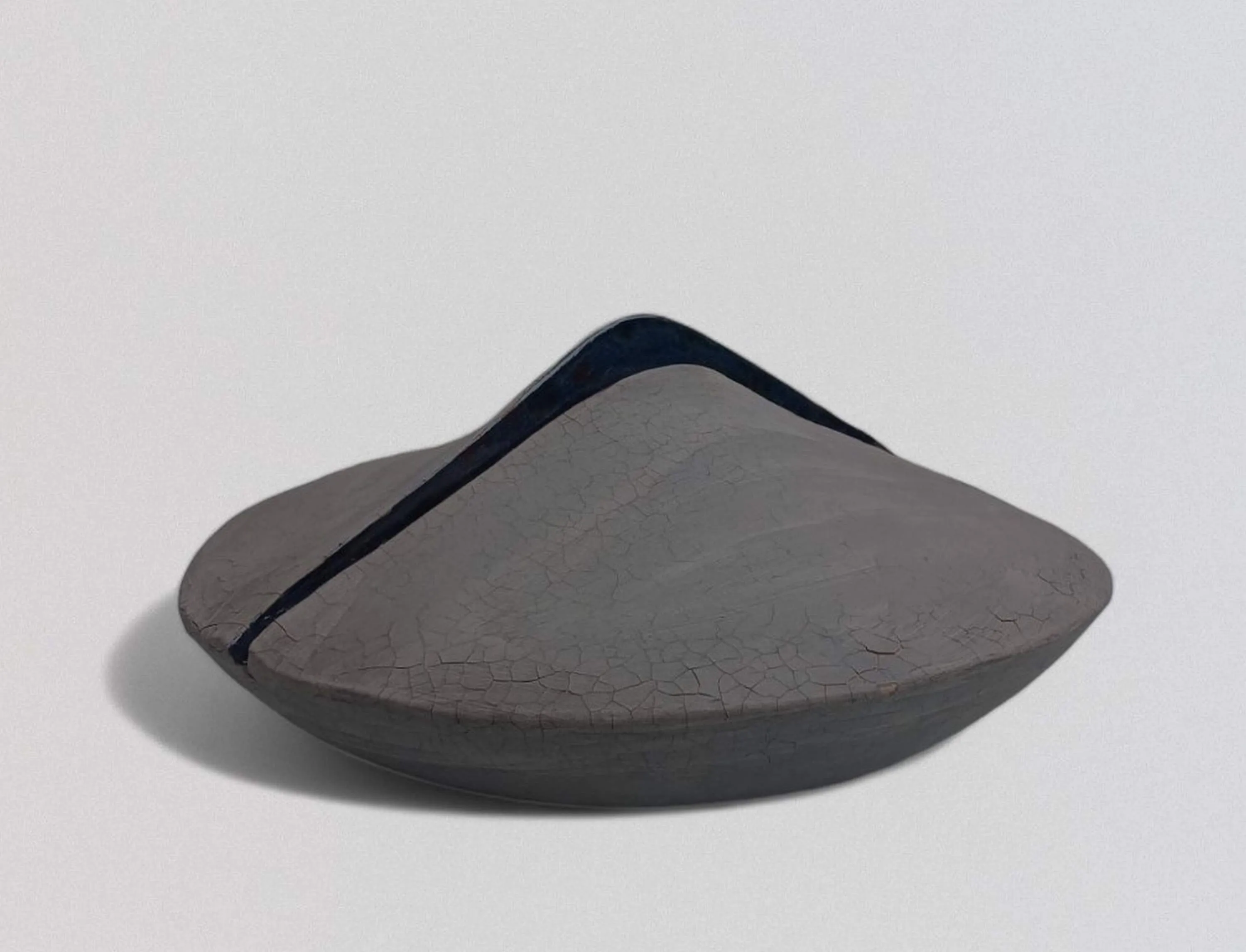 "İçsel Topoğrafya" eseri RUHSAR ANGIN SAVAŞ tarafından 2024 yılında 33x15 cm ölçülerinde Seramik Elle Şekillendirme , 1200 °C tekniği ile yapılmıştır.