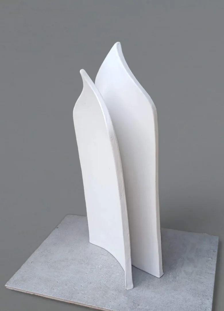 RUHSAR ANGIN SAVAŞ — “İçsel Topoğrafya”, 2024 "İçsel Topoğrafya" eseri RUHSAR ANGIN SAVAŞ tarafından 2024 yılında 50x32x32 cm ölçülerinde Seramik Elle Şekillendirme , 1050 °C tekniği ile yapılmıştır.