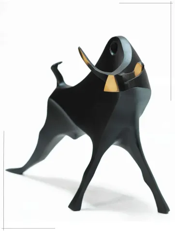 "Cow" eseri SADEGH ATHAM tarafından 20x30x11 cm ölçülerinde Bronz tekniği ile yapılmıştır.