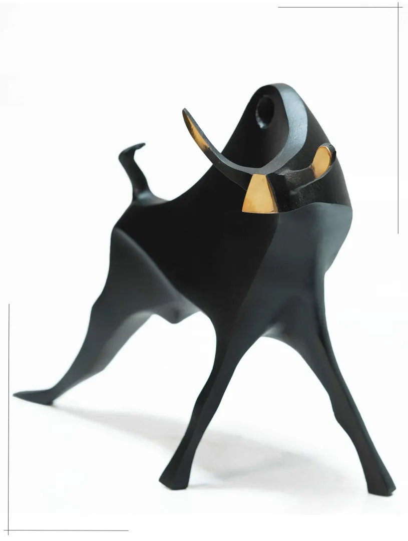 yakınlaştır "Cow" eseri SADEGH ATHAM tarafından 20x30x11 cm ölçülerinde Bronz tekniği ile yapılmıştır.