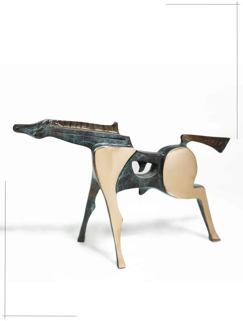 yakınlaştır "Horse" eseri SADEGH ATHAM tarafından 20x32x12 cm ölçülerinde Bronz tekniği ile yapılmıştır.
