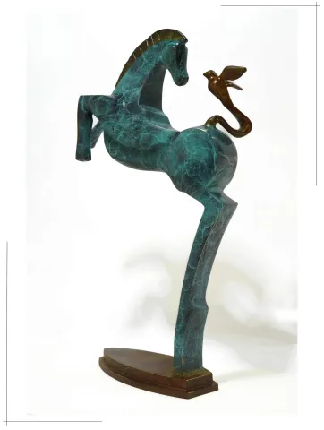 "Horse& Bird" eseri SADEGH ATHAM tarafından 48x30x11 cm ölçülerinde Bronz tekniği ile yapılmıştır.