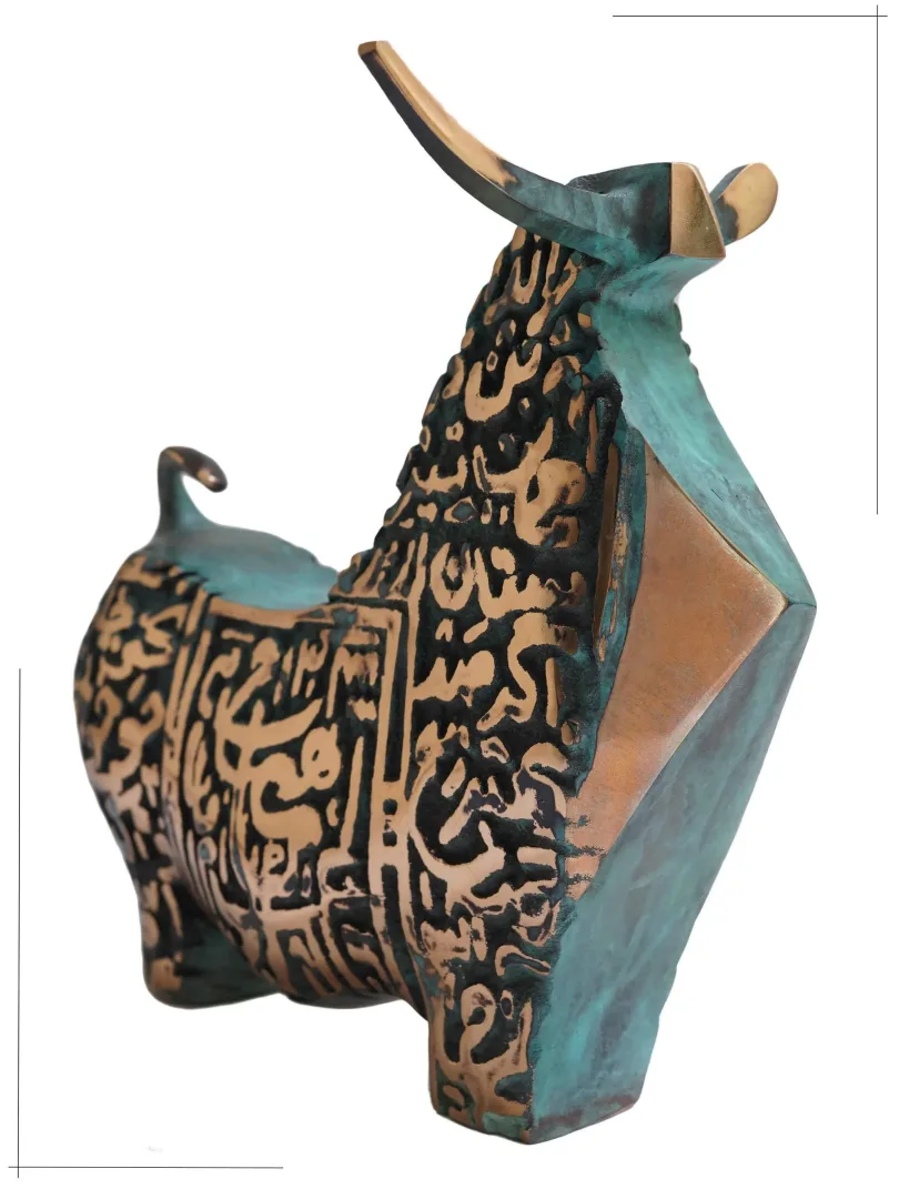 "Cow" eseri SADEGH ATHAM tarafından 20x20x10 cm ölçülerinde Bronz tekniği ile yapılmıştır.