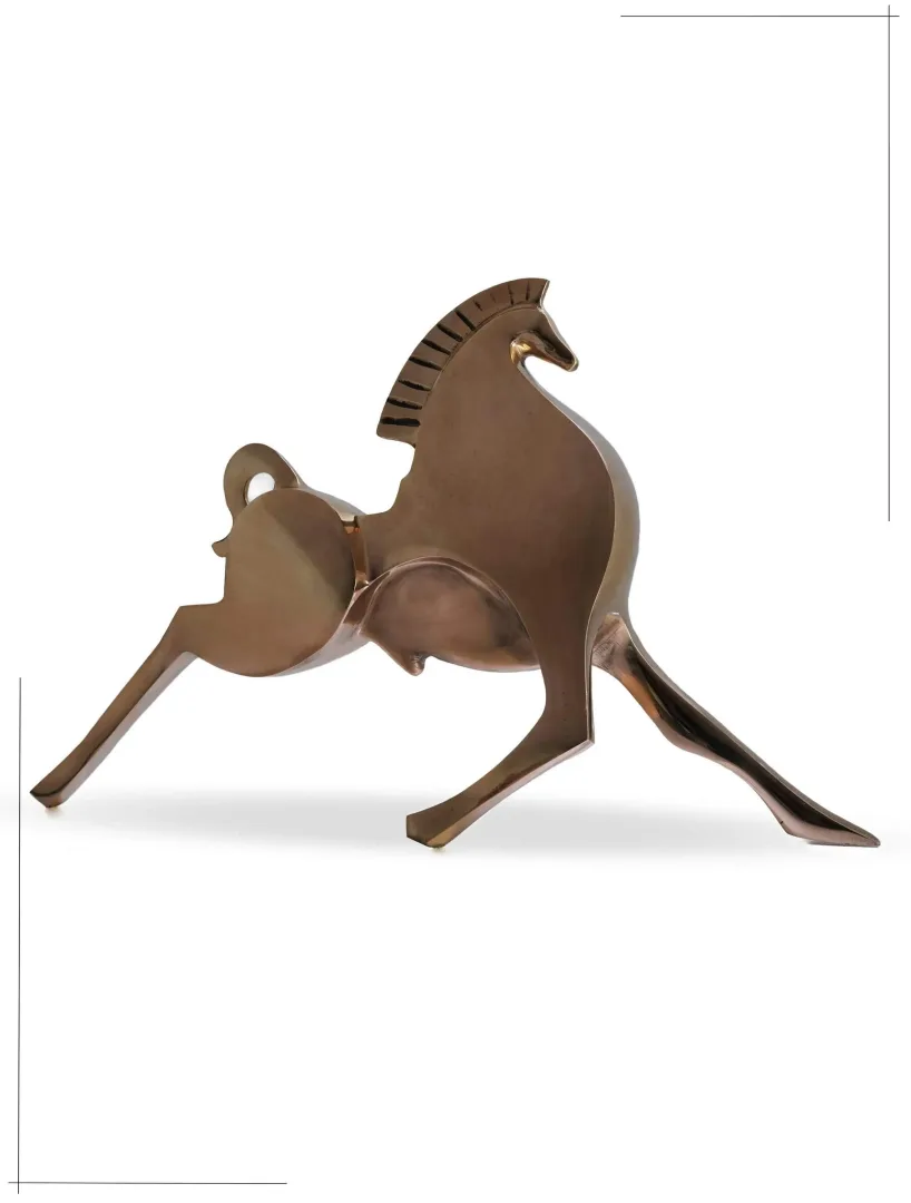 "Horse& Sword" eseri SADEGH ATHAM tarafından 30x20x26 cm ölçülerinde Bronz tekniği ile yapılmıştır.