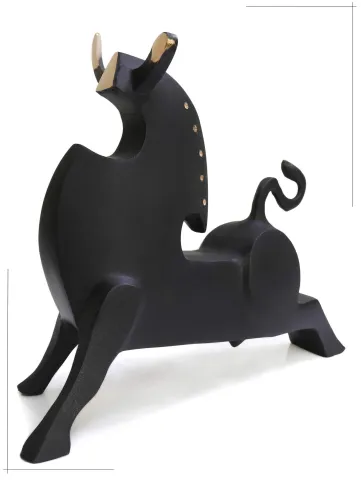 "Cow& Lion" eseri SADEGH ATHAM tarafından 25x29x13 cm ölçülerinde Bronz tekniği ile yapılmıştır.