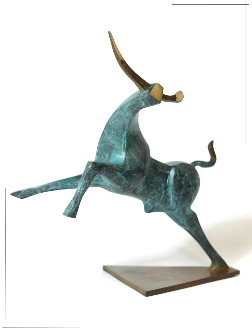 "Cow" eseri SADEGH ATHAM tarafından 21x28x13 cm ölçülerinde Bronz tekniği ile yapılmıştır.