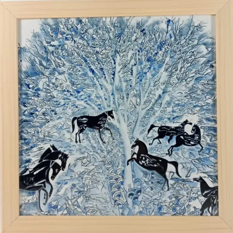 SUNA AKTAŞ — “Çini Atlar Serisi”, 2024 "Çini Atlar Serisi" eseri SUNA AKTAŞ tarafından 2024 yılında 25x25 cm ölçülerinde Seramik tekniği ile yapılmıştır.