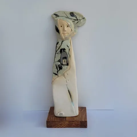FERDA MELTEM ULUDAĞ — “İsimsiz”, 2024 "İsimsiz" eseri FERDA MELTEM ULUDAĞ tarafından 2024 yılında 32x11x10 cm ölçülerinde Stoneware, mono baskı, 1100°C tekniği ile yapılmıştır.