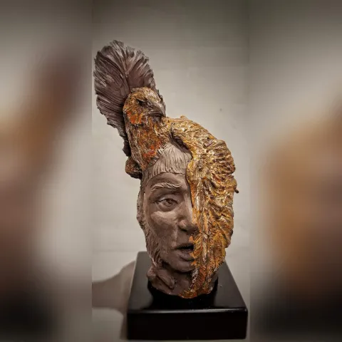 "Zafer" eseri ORÇUN İLTER tarafından 2024 yılında 35x15x15 cm ölçülerinde Stoneware Seramik Çamuru, Serbest Elle Şekillendirme tekniği ile yapılmıştır.