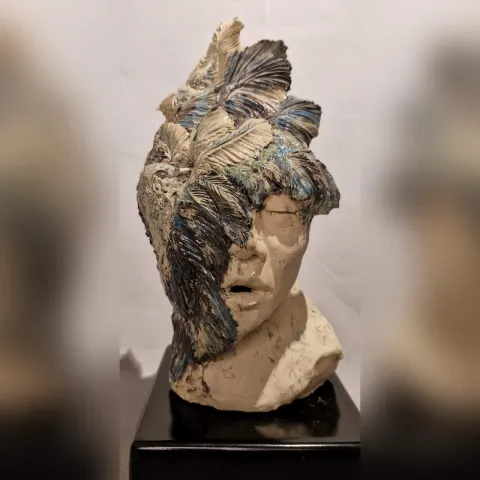 "Doğanın Uykusu" eseri ORÇUN İLTER tarafından 2024 yılında 32x15x15 cm ölçülerinde Stoneware Seramik Çamuru, Serbest Elle Şekillendirme tekniği ile yapılmıştır.