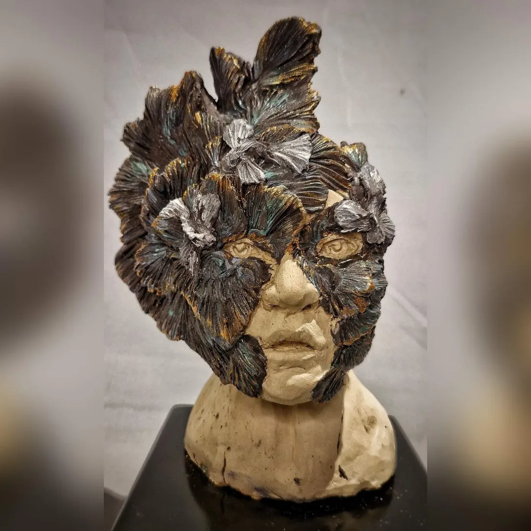 yakınlaştır "Son" eseri ORÇUN İLTER tarafından 2024 yılında 25x15x15 cm ölçülerinde Stoneware Seramik Çamuru, Serbest Elle Şekillendirme tekniği ile yapılmıştır.