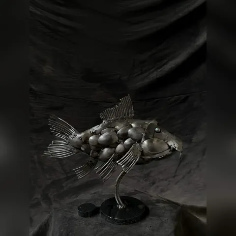 MÜCAHİT DİYAR ARIZ — “İsimsiz”, 2024 "İsimsiz" eseri MÜCAHİT DİYAR ARIZ tarafından 2024 yılında 27x40x10 cm ölçülerinde Metal heykel tekniği ile yapılmıştır.