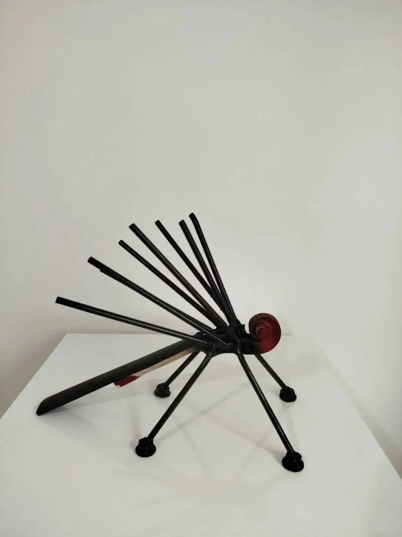 yakınlaştır "A fantastic song" eseri DOĞAN KARAKILIÇ tarafından 2025 yılında 15x25x30 cm ölçülerinde Metal karışık teknik tekniği ile yapılmıştır.