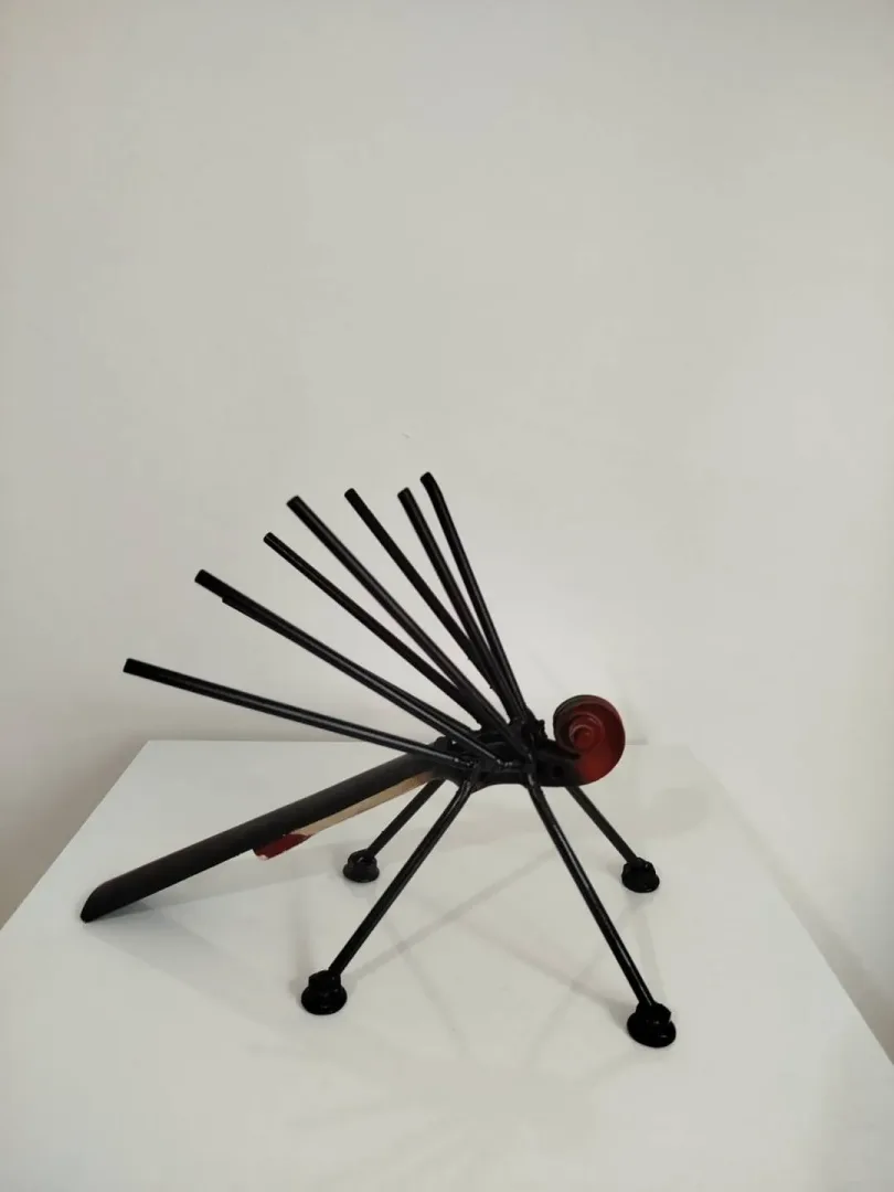 yakınlaştır "A fantastic song" eseri DOĞAN KARAKILIÇ tarafından 2025 yılında 15x25x30 cm ölçülerinde Metal karışık teknik tekniği ile yapılmıştır.