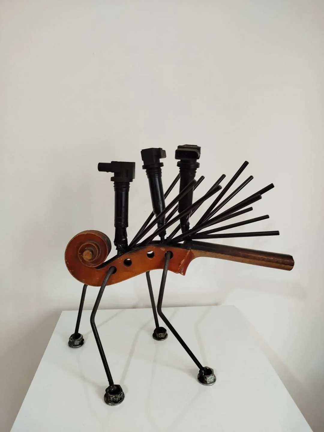 "A fantastic song" eseri DOĞAN KARAKILIÇ tarafından 2025 yılında 20x40x42 cm ölçülerinde Metal karışık teknik tekniği ile yapılmıştır.