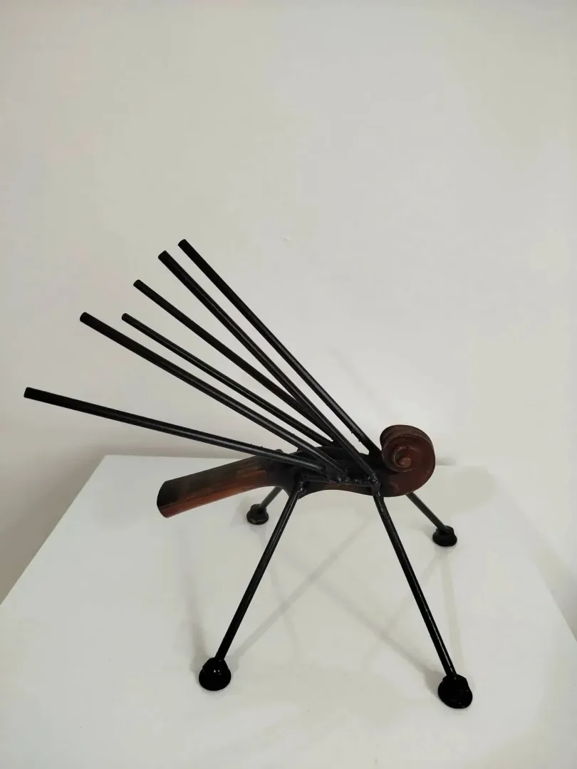 "A fantastic song" eseri DOĞAN KARAKILIÇ tarafından 2025 yılında 22x28x22 cm ölçülerinde Metal karışık teknik tekniği ile yapılmıştır.