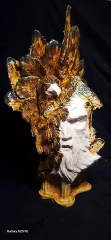 ORÇUN İLTER — “Zeus”, 2025 "Zeus" eseri ORÇUN İLTER tarafından 2025 yılında 61x31x22 cm ölçülerinde Serbest şekillendirme, stoneware tekniği ile yapılmıştır.