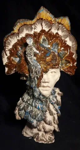 ORÇUN İLTER — “Hera”, 2025 "Hera" eseri ORÇUN İLTER tarafından 2025 yılında 46x22x20 cm ölçülerinde Serbest şekillendirme, stoneware tekniği ile yapılmıştır.