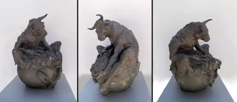 "Öz" eseri BUĞRA ÖZER tarafından 2025 yılında 40x31x32 cm ölçülerinde Stoneware kil, elle şekillendirme, 1245 °C tekniği ile yapılmıştır.