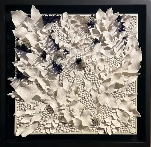 DİLA NAZ AKGÜN — “Mercan Seri 3”, 2025 "Mercan Seri 3" eseri DİLA NAZ AKGÜN tarafından 2025 yılında 54x54 cm ölçülerinde Porselen Murano Cam, Elle şekillendirme tekniği ile yapılmıştır.