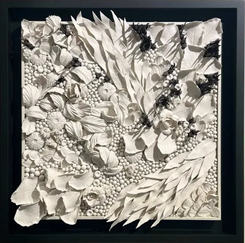 DİLA NAZ AKGÜN — “Mercan Seri 4”, 2025 "Mercan Seri 4" eseri DİLA NAZ AKGÜN tarafından 2025 yılında 54x54 cm ölçülerinde Porselen Murano Cam, Elle şekillendirme tekniği ile yapılmıştır.