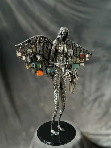 MUSTAFA TUĞRUL — “Kilit bedenler serisi (detay)”, 2025 "Kilit bedenler serisi (detay)" eseri MUSTAFA TUĞRUL tarafından 2025 yılında 70x56x30 cm ölçülerinde Metal tekniği ile yapılmıştır.