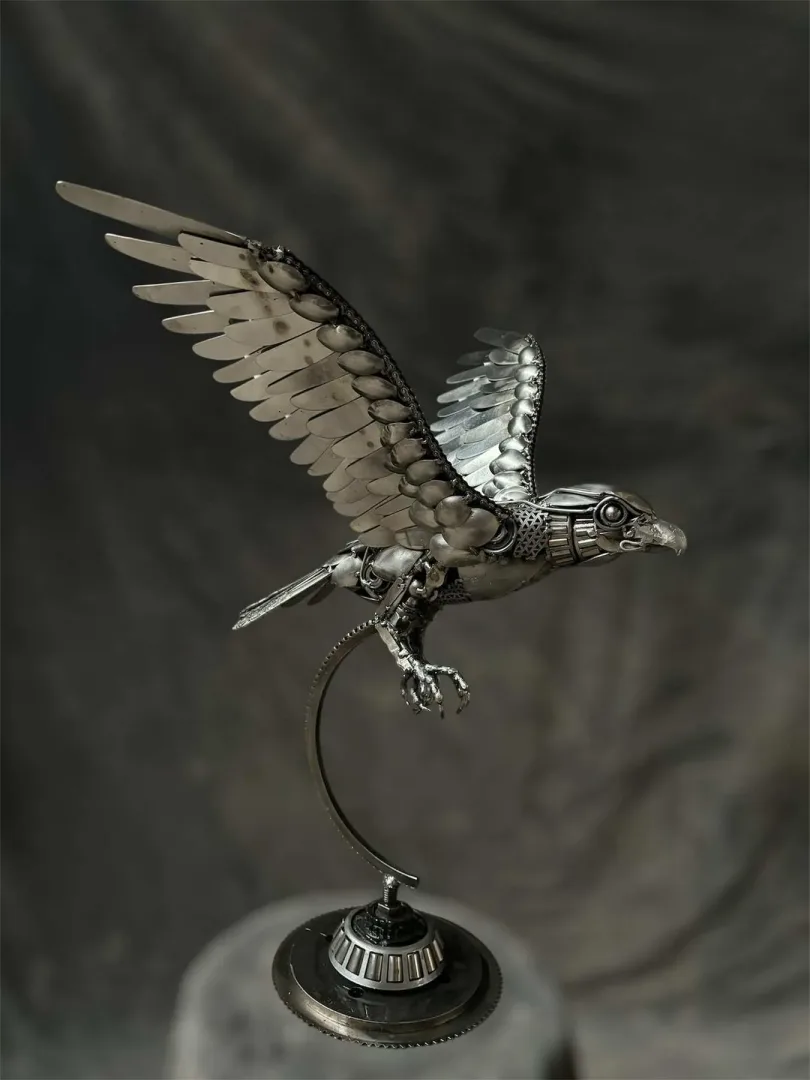 yakınlaştır "Doğan (detay)" eseri MUSTAFA TUĞRUL tarafından 2025 yılında 60x54x40 cm ölçülerinde Metal heykel tekniği ile yapılmıştır.