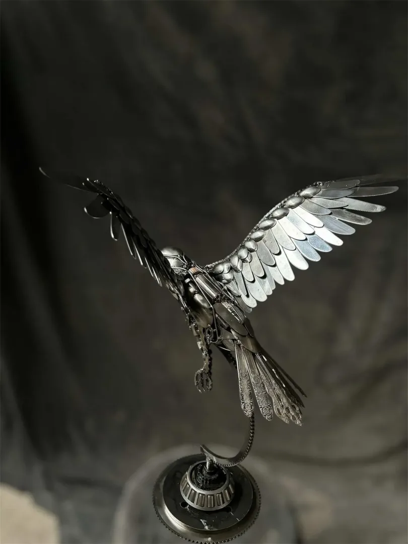 yakınlaştır "Doğan (detay)" eseri MUSTAFA TUĞRUL tarafından 2025 yılında 60x54x40 cm ölçülerinde Metal heykel tekniği ile yapılmıştır.