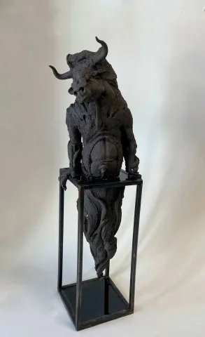 BUĞRA ÖZER — “Yaradılış-II”, 2025 "Yaradılış-II" eseri BUĞRA ÖZER tarafından 2025 yılında 60x20x18 cm ölçülerinde Stoneware seramik çamuru, serbest elle şekillendirme - 1255°C tekniği ile yapılmıştır.