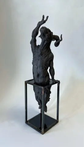 BUĞRA ÖZER — “Yaradılış-III”, 2025 "Yaradılış-III" eseri BUĞRA ÖZER tarafından 2025 yılında 65x18x18 cm ölçülerinde Stoneware seramik çamuru, serbest elle şekillendirme - 1245°C tekniği ile yapılmıştır.