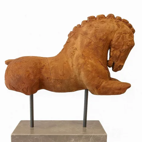 CEM GÜNEY ÇEVİKBAŞ — “Likya'nın atları”, 2025 "Likya'nın atları" eseri CEM GÜNEY ÇEVİKBAŞ tarafından 2025 yılında 60x40x20 cm ölçülerinde Polyester, demir tozu tekniği ile yapılmıştır.