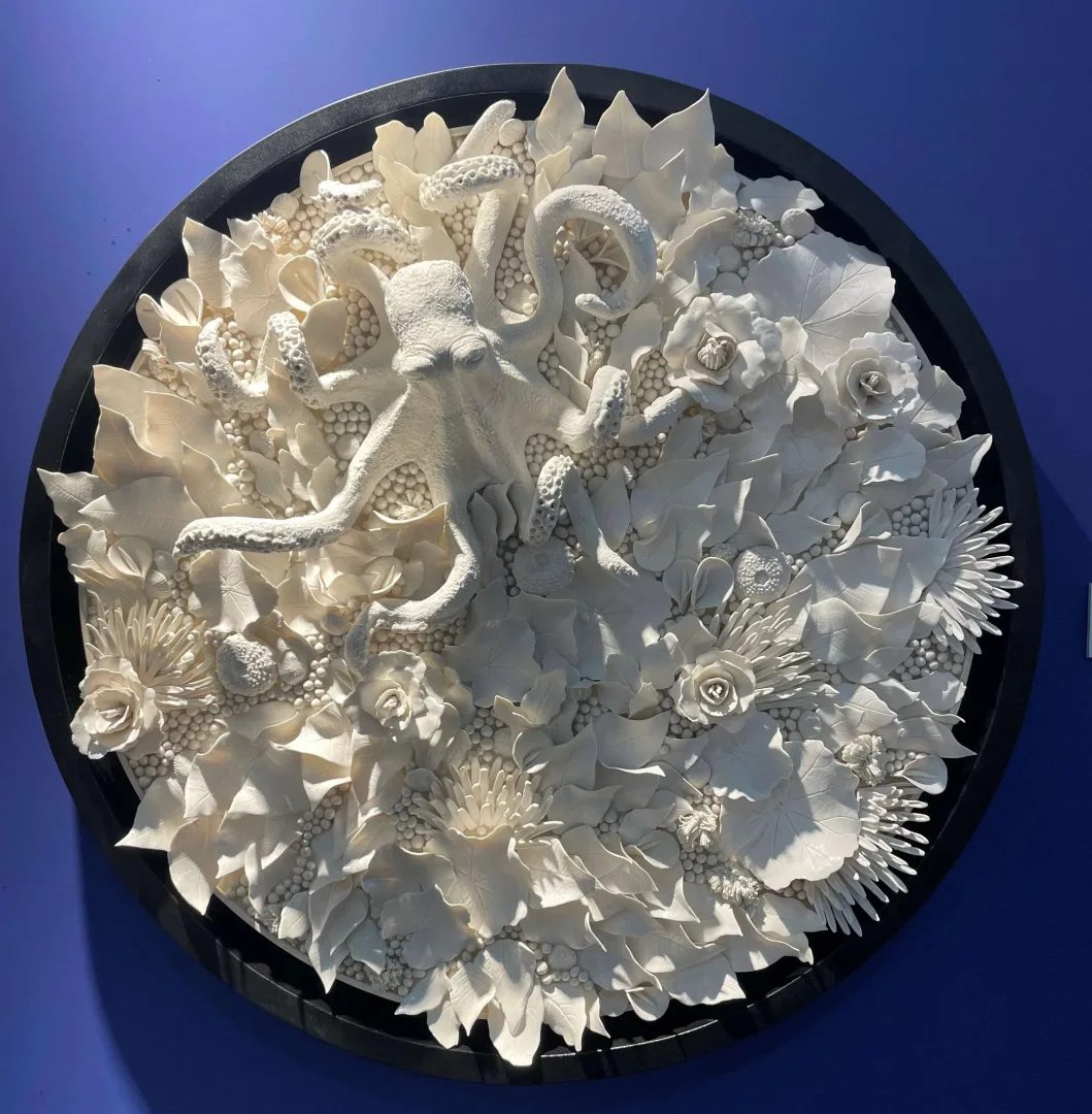yakınlaştır "Octopus Archetype" eseri DİLA NAZ AKGÜN tarafından 2025 yılında 60x60 cm ölçülerinde Porselen elle şekillendirme tekniği ile yapılmıştır.