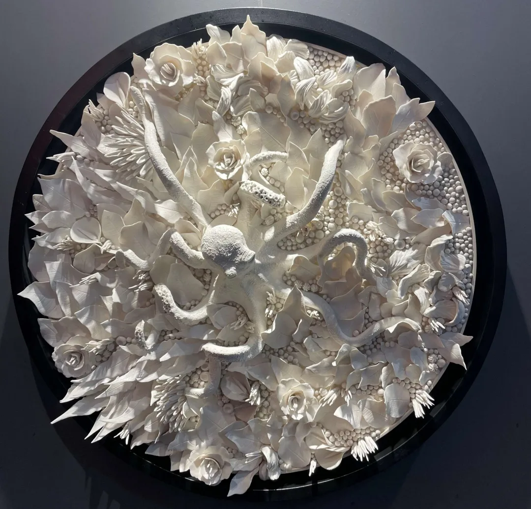 yakınlaştır "Octopus Archetype" eseri DİLA NAZ AKGÜN tarafından 2025 yılında 60x60 cm ölçülerinde Porselen elle şekillendirme tekniği ile yapılmıştır.